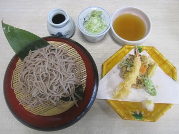 料理長のオススメ。秋の吹き寄せ天ざる。