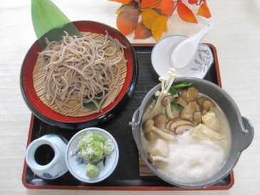 料理長のオススメ。きのこの豆乳とろろ鍋セット。