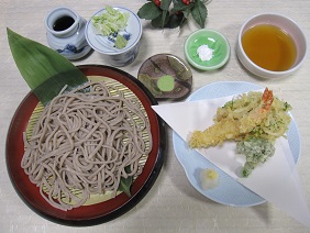 料理長のオススメ。白魚のかき揚げ天ざる。