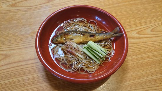 料理長のオススメ。鮎そば。