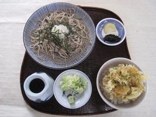 料理長のオススメ。あさりのミニ天丼ランチ。