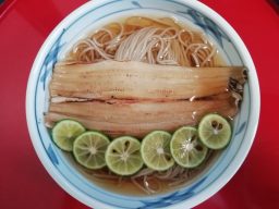 料理長のオススメ。冷やし穴子そば。