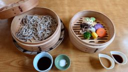 料理長のオススメ。蒸篭(せいろ）そば蒸し野菜セット。